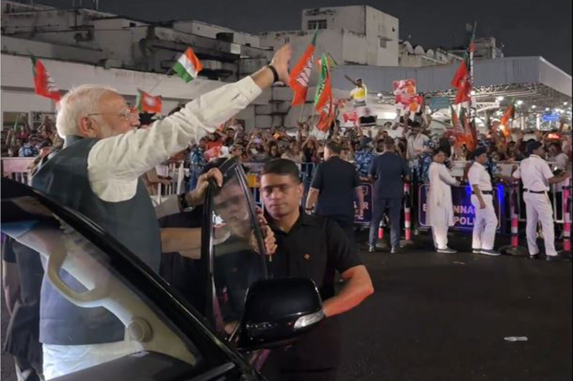 PM Modi lands in Kolkata ahead of 16th Combined Commanders' Conference 2025