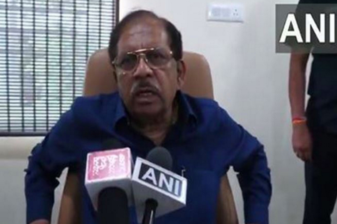 Karnataka Home Minister pays a surprise visit to the KSRTC bus stand in Tumkur, inspects hotels