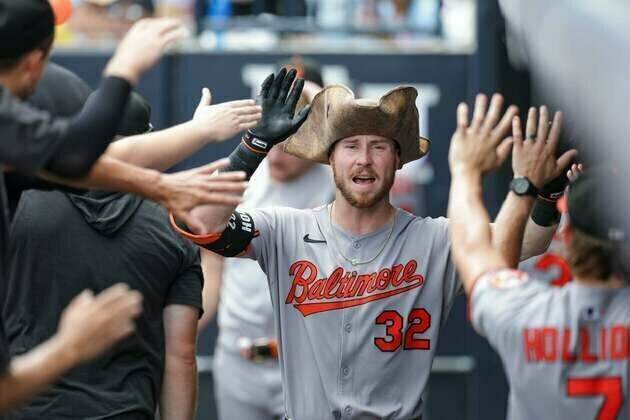 Orioles use power to subdue Rays