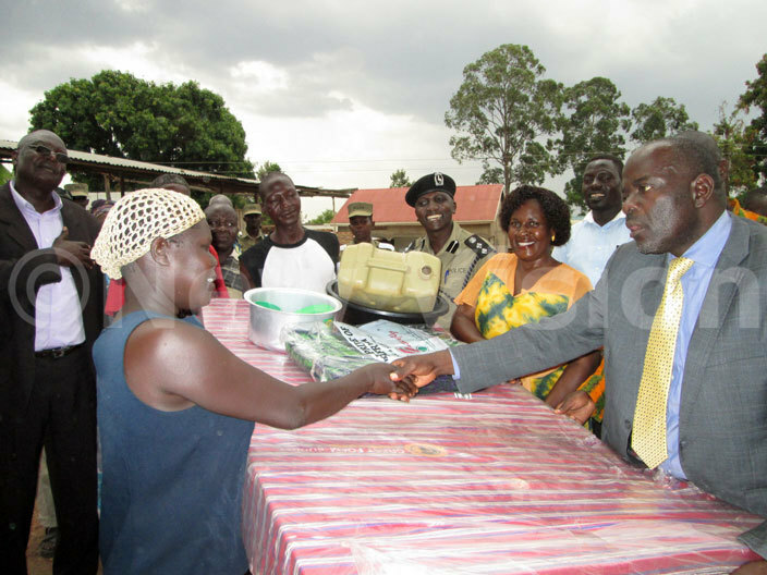  bale  ames hilaku  hands over relief items to an arson victim in amatala ard