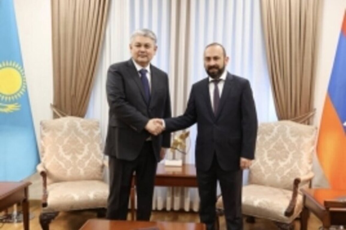 Armenian, Kazakh foreign ministers hold talks