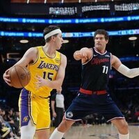 Reunited Lakers trio leads late surge past Clippers