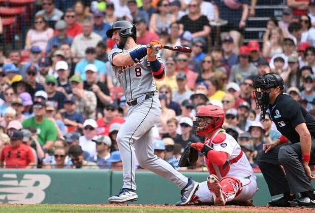 With 4-run 10th, Tigers split series with Red Sox