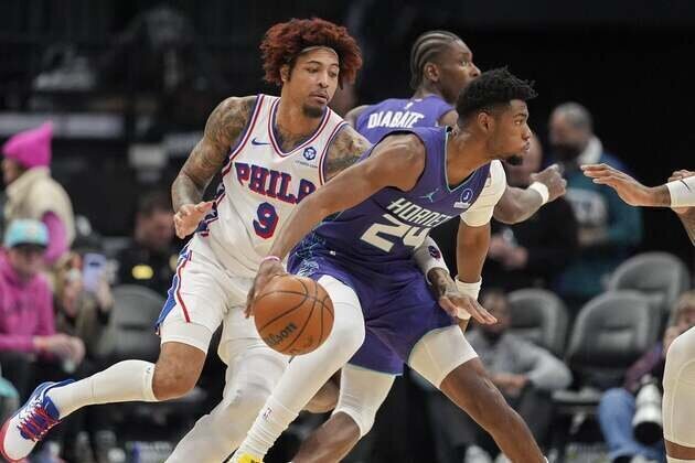 Hornets ride massive 3rd quarter to blow out 76ers