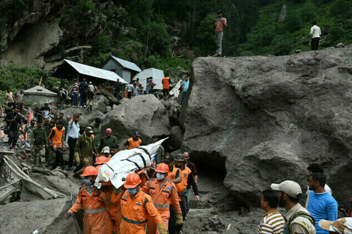 Hundreds killed in India and Pakistan after flash floods