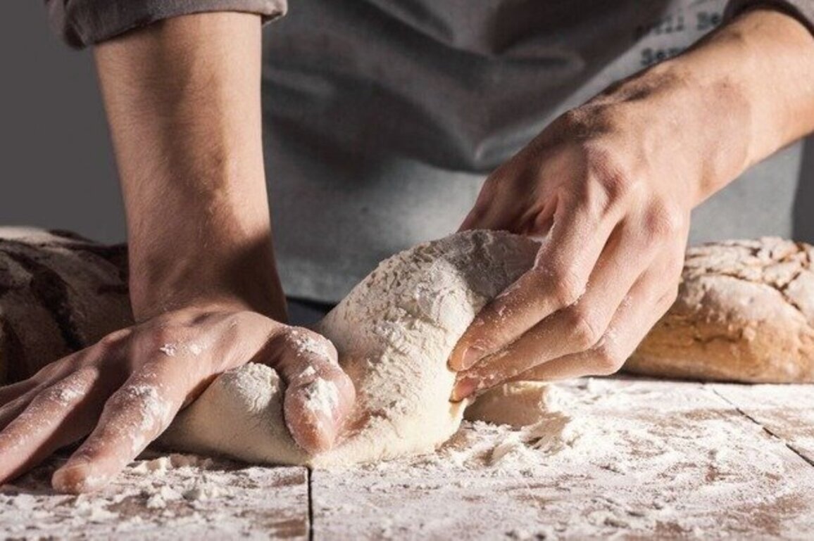 Arizona baker bridges entrepreneurial divide with bread 