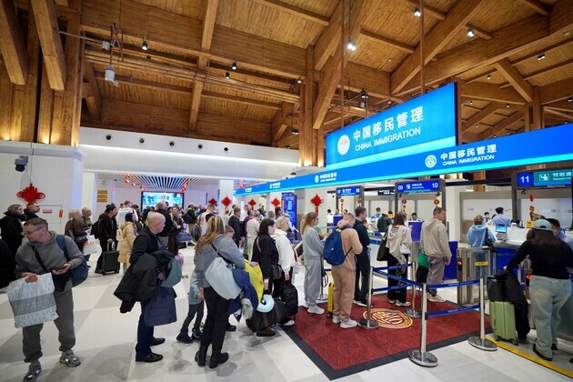 CHINA-HAINAN-SPRING FESTIVAL-INBOUND AND OUTBOUND TRIPS (CN)