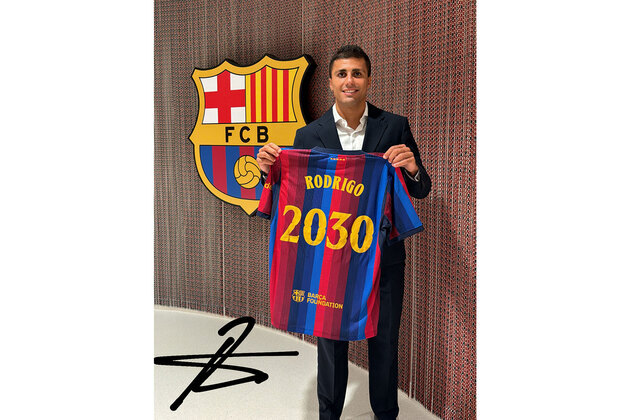 Puyol welcomes Rodri's Barcelona signing, calls him "one of the best midfielders in the world"