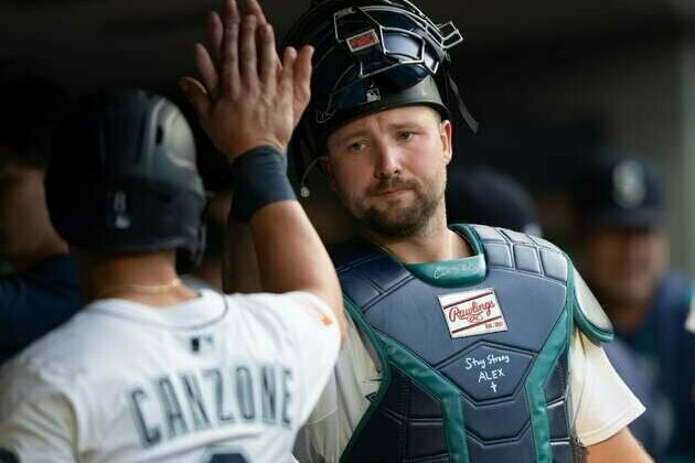 Mariners deliver in 11th to outlast Astros