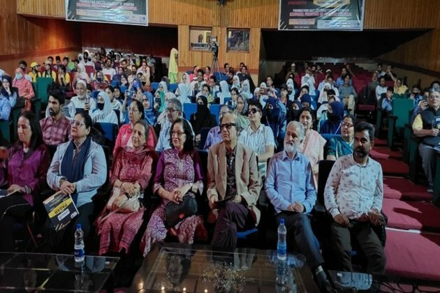 J-K: Vomedh celebrates 14th foundation day, inaugurates week-long Kashmiri theatre festival