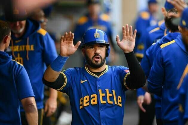 M's Eugenio Suarez bids to keep 'good vibes' going vs. Rangers