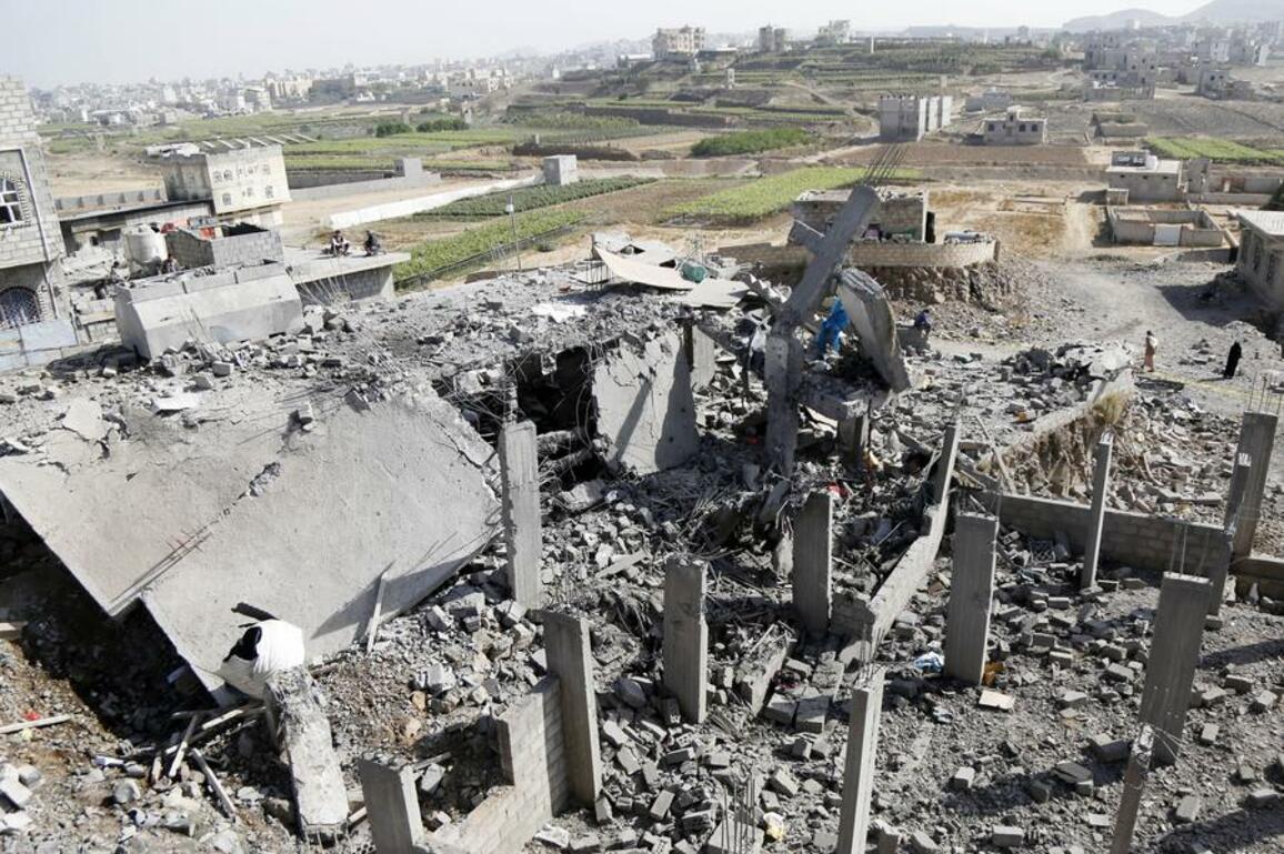 Yemen's Houthis say attacked "military target" in Tel Aviv, 2 U.S. warships in Red Sea