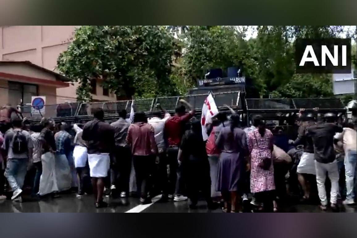 DYFI holds protest march to Accountant General office in Thiruvananthapuram