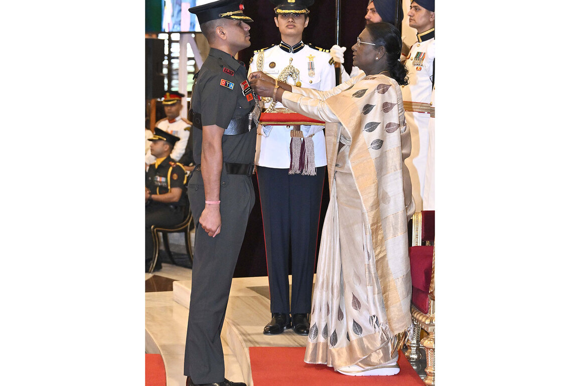 President confers 51 gallantry awards at Defence Investiture Ceremony