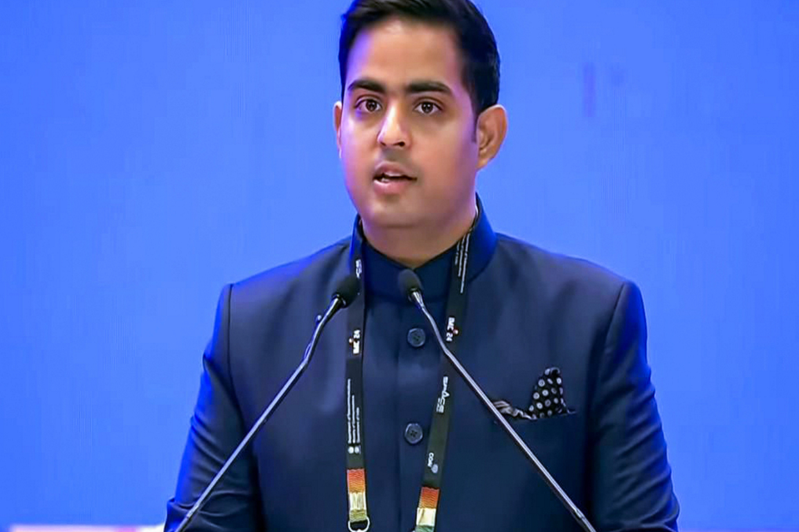 "A little bit of homage to him": Akash Ambani on raising first bid for Cameron Green