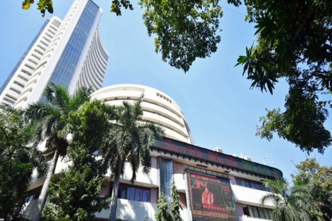 Nifty, Sensex flat as markets in consolidation phase, other Asian indices surge on China's stimulus optimism