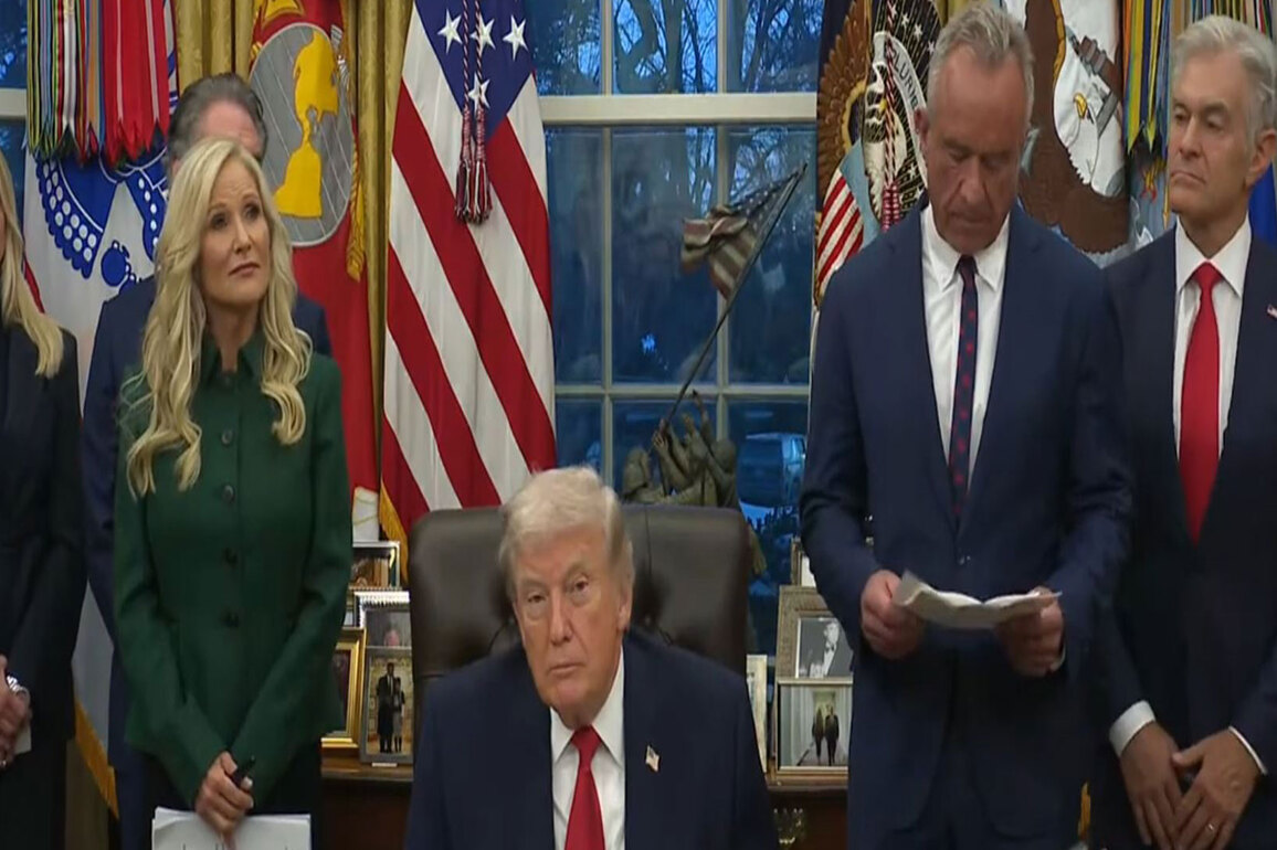 Trump signs executive order launching US-wide drug recovery initiative