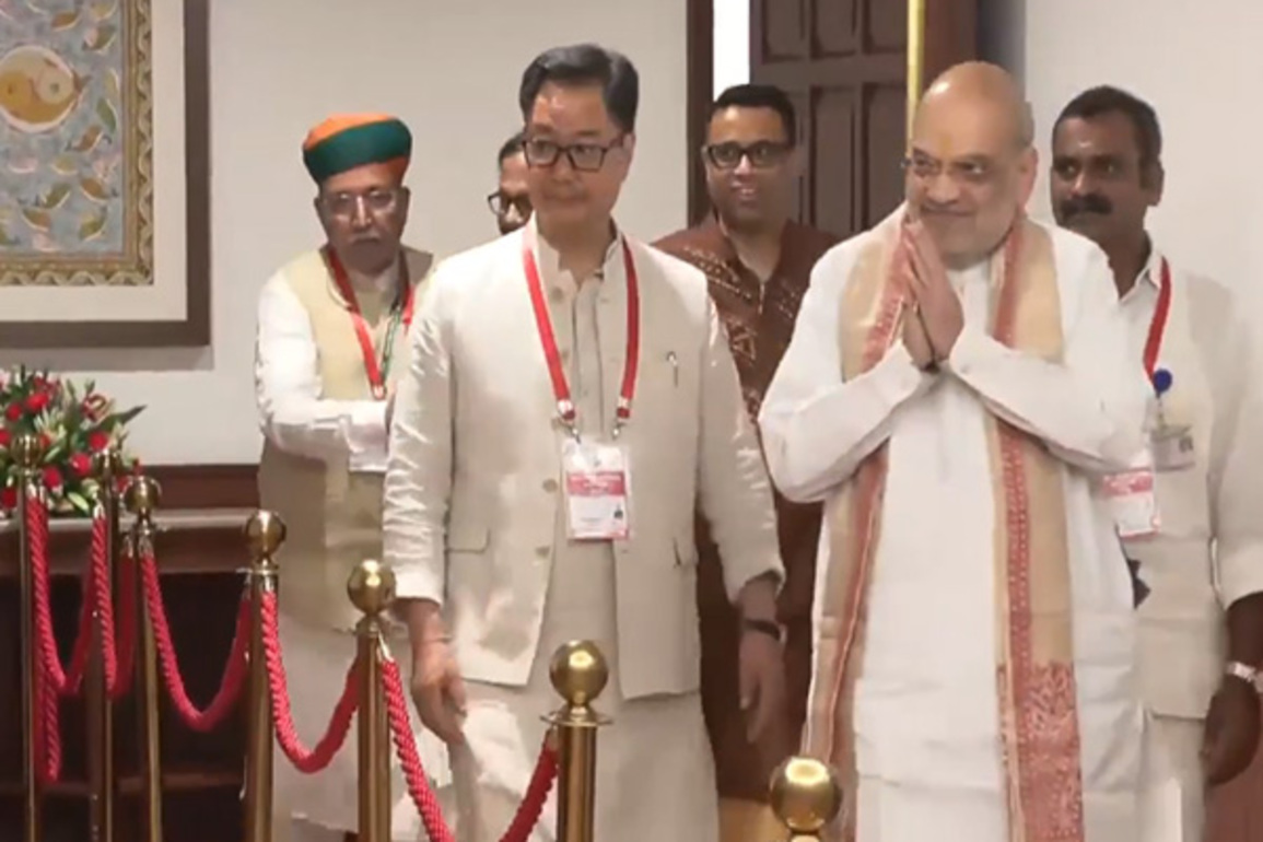 Amit Shah, Rahul Gandhi, Sonia Gandhi cast vote to elect Vice President
