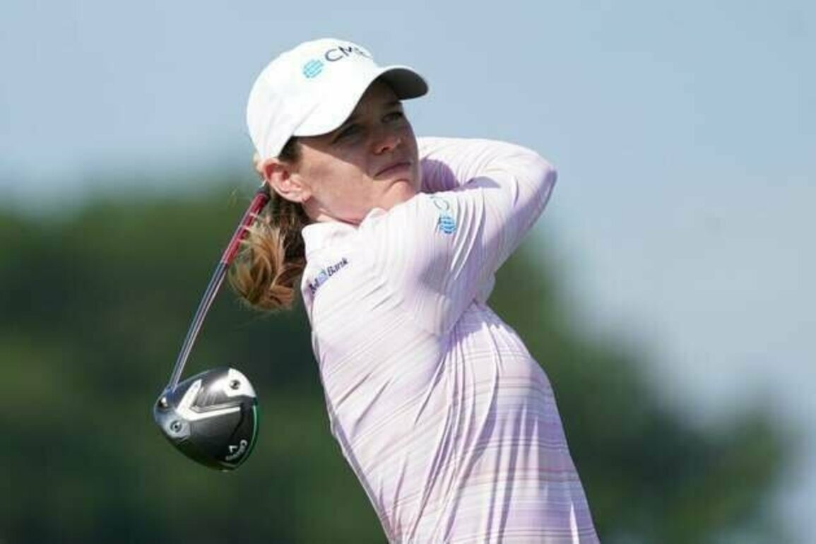 Sarah Schmelzel, Minami Katsu share lead in NW Arkansas