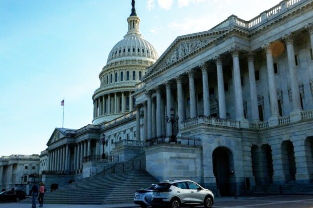 US Senate averts government shutdown, passes funding bill with Democrats' support
