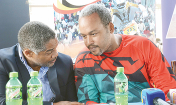 Arthur Blick Jr( ku ddyo), ng'akuba William Blick akaama Arthur Blick Jr( ku ddyo), ng'akuba William Blick akaama