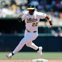 Reds acquire IF/OF Miguel Andujar from A's