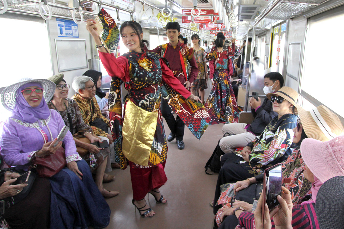 INDONESIA-SURAKARTA-NATIONAL BATIK DAY