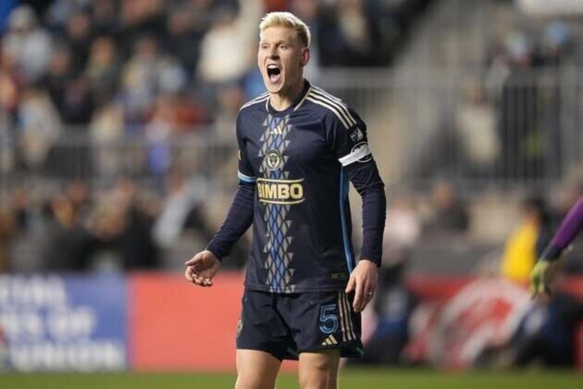 Galaxy acquire D Jakob Glesnes from Union