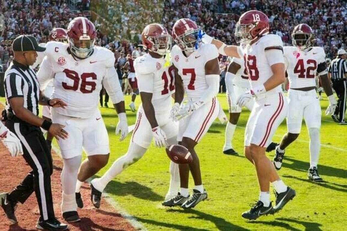 No. 4 Alabama's late TD foils South Carolina's upset bid