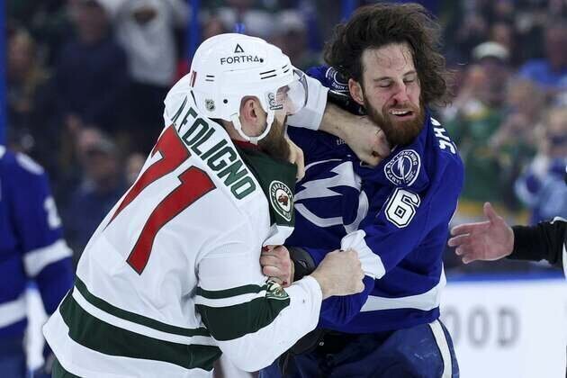 Lightning score 5 unanswered goals to sink Wild