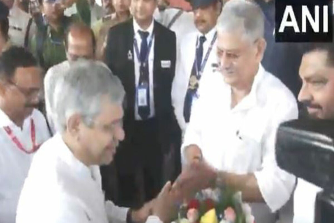 Bihar: Union Minister Ashwini Vaishnaw boards special train from Patna; to review Jamalpur railway workshop today