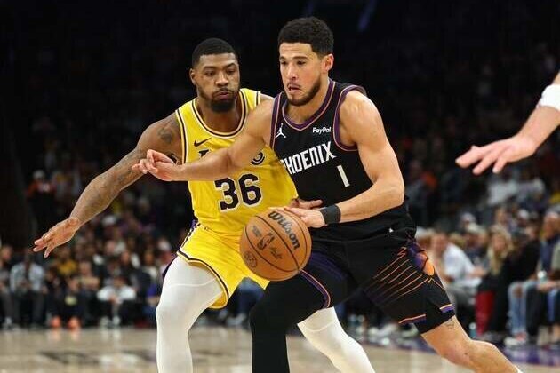 Suns post 45-point third quarter, blow out Lakers