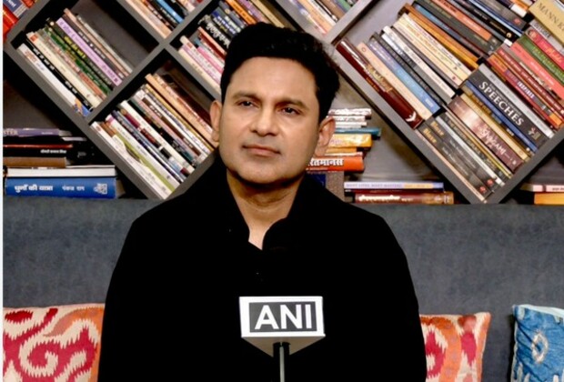 "No need to destroy Aurangzeb's grave...": Lyricist Manoj Muntashir suggests building toilets under Swachh Bharat Mission