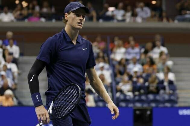 Jannik Sinner cruises to Paris Masters final