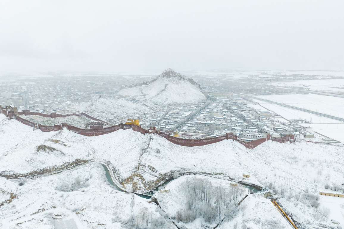 CHINA-XIZANG-XIGAZE-SNOW SCENERY (CN)