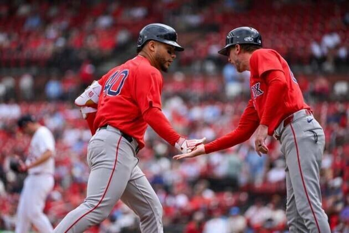 Willson Contreras hammers former team as Red Sox rout Cards