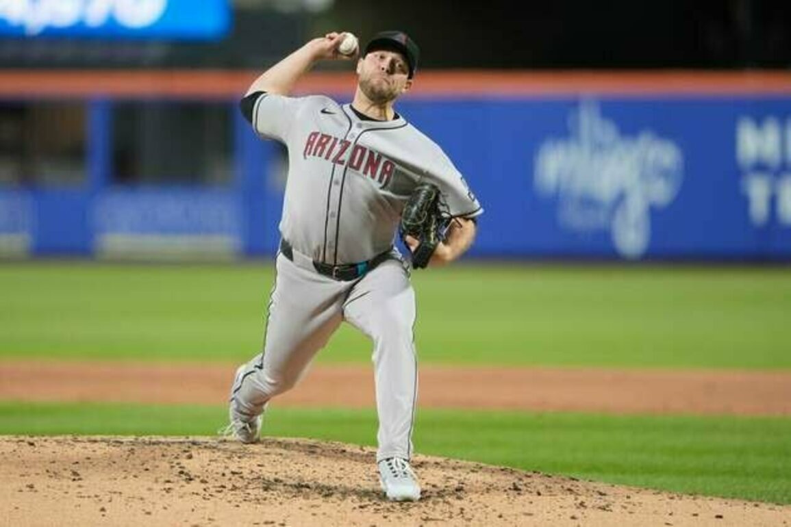 Corbin Burnes, D-backs look to keep Dodgers under wraps