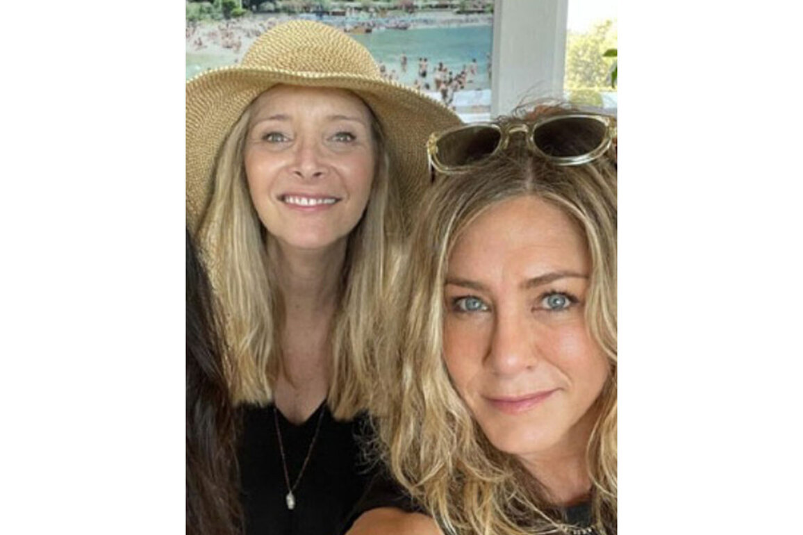 "We don't understand enough about it": Jennifer Aniston, Lisa Kudrow share their views about AI
