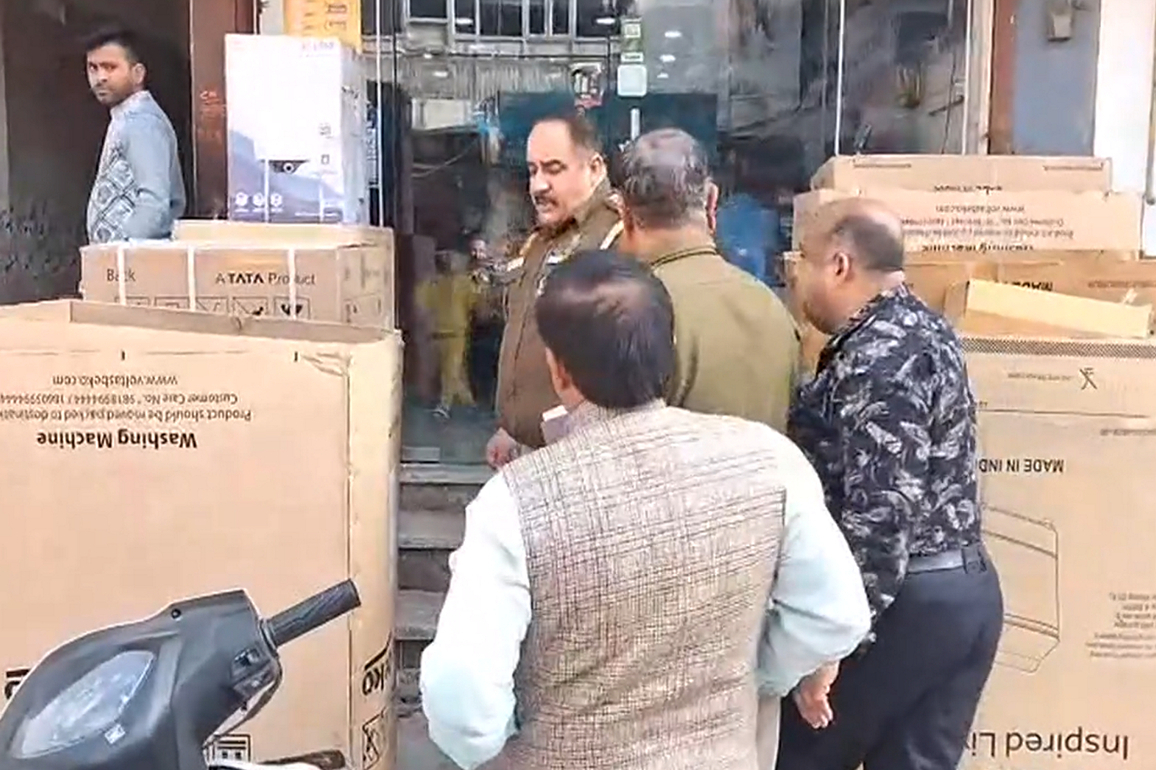 Delhi shop employee saves woman's life, cushions her fall with empty cartons after she jumps from hotel window in Vishwas Nagar