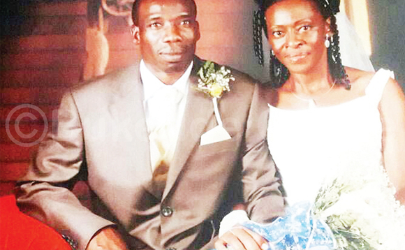 Paasita Zziwa ne mukyala we Dr. Namutebi ku mbaga yaabwe. Paasita Zziwa ne mukyala we Dr. Namutebi ku mbaga yaabwe.