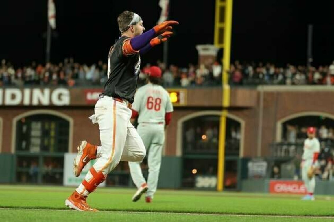 Giants walk off Phillies on Patrick Bailey's 3-run, inside-the-park homer