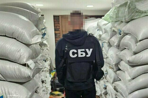 Ukrainian anti-corruption investigators raided by security officials