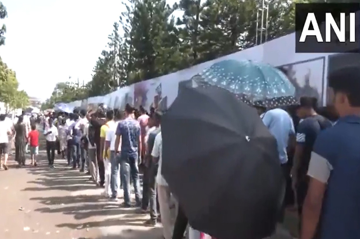 Emotional fans queue up to bid tearful goodbye to Zubeen Garg, one says, "He was loved by all"