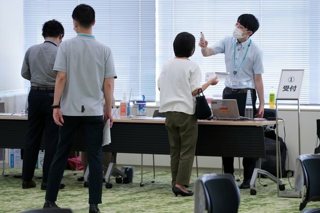 Japan Begins Workplace Vaccination Program