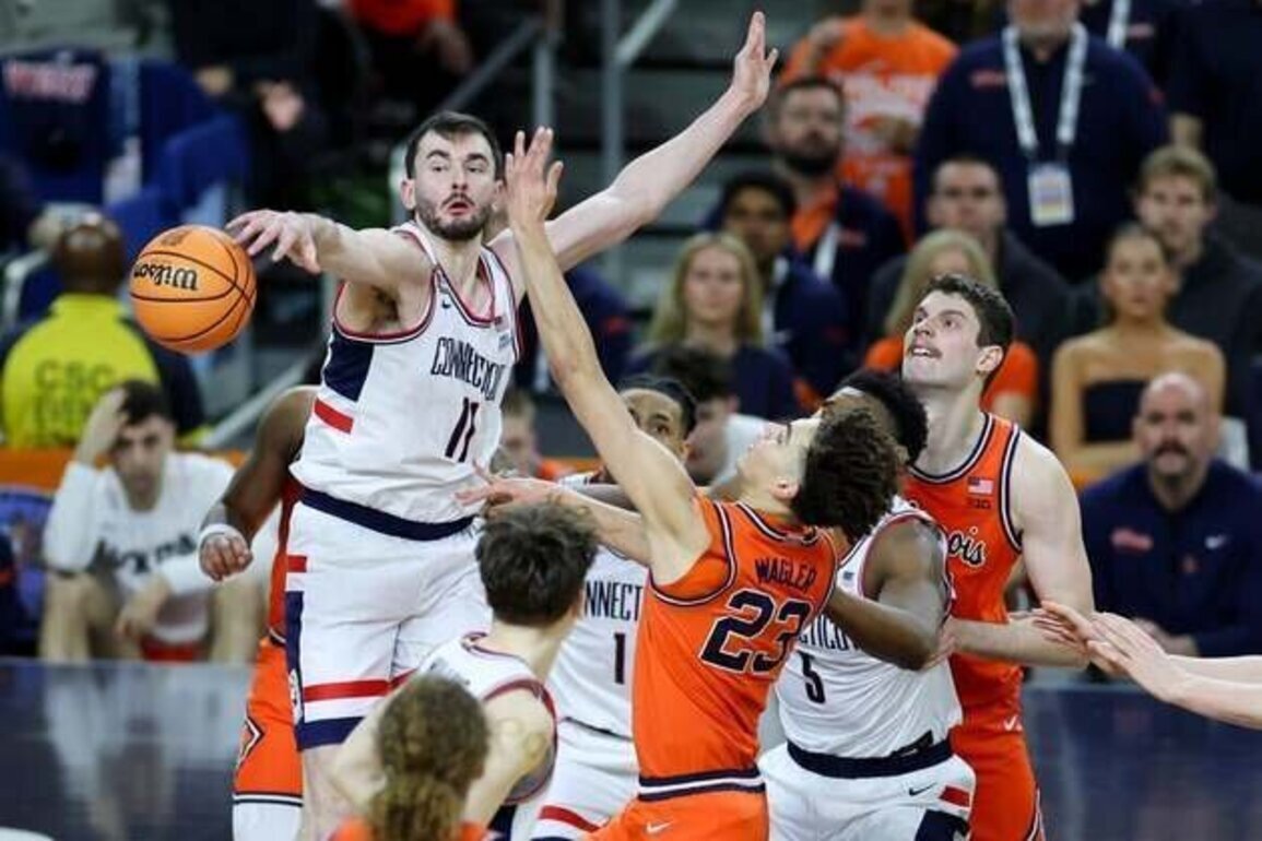 Michigan, historic UConn fight to be last team standing Monday