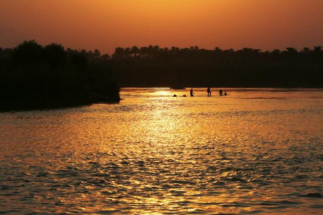 Mideast in Pictures: Sunset at Tigris River