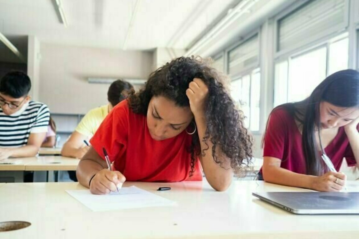 Both novelty and familiarity affect memory - how to make use of this when preparing for exams