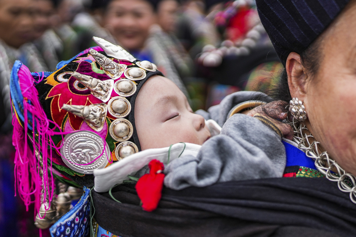 GloriousGuizhou | Miao people celebrate Sisters Festival with vibrant parade