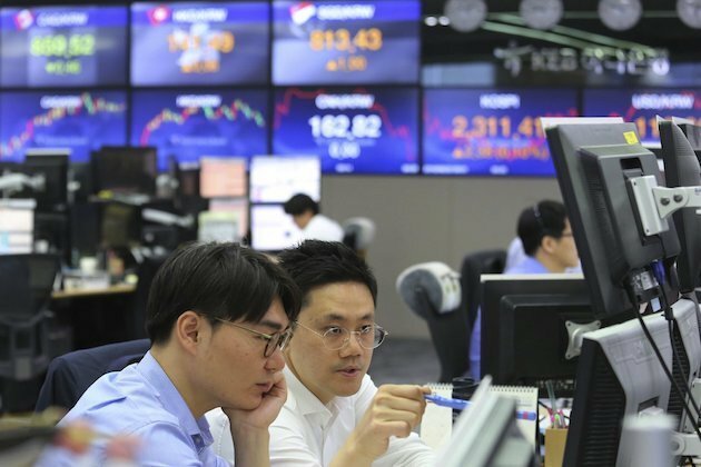 U.S. stocks slide as 30-year bond yields top 5 percent