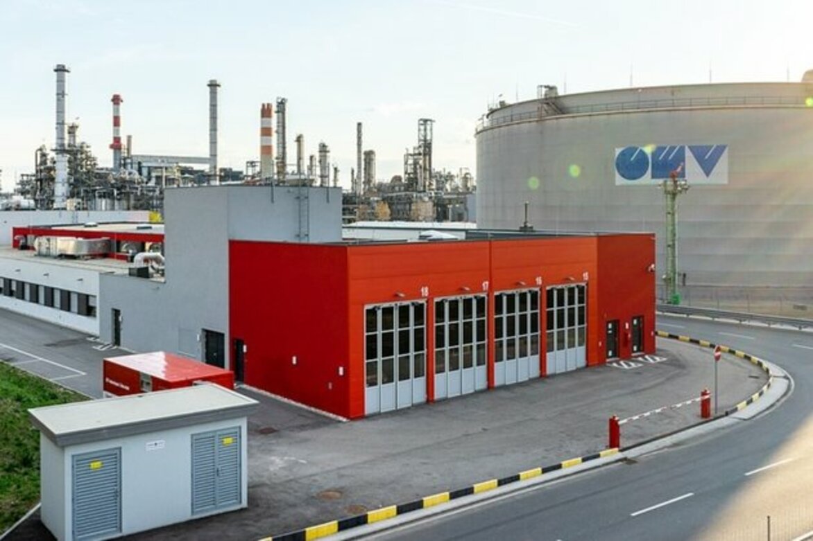2 Police Hurt, 143 People Held in Vienna Gas Talks Protest